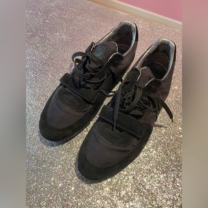 Authentic LV Sneakers size 10.5